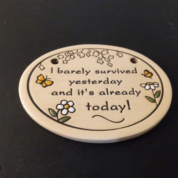 GORGEOUS NEW Trinity Pottery 5" Oval Ceramic Plaque. - Picture 3 of 4